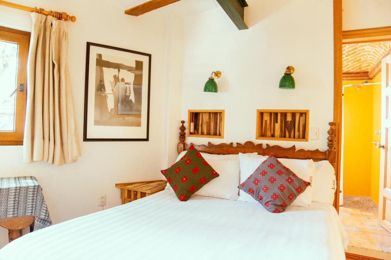 Cottage Garden View,770255902:JPEG